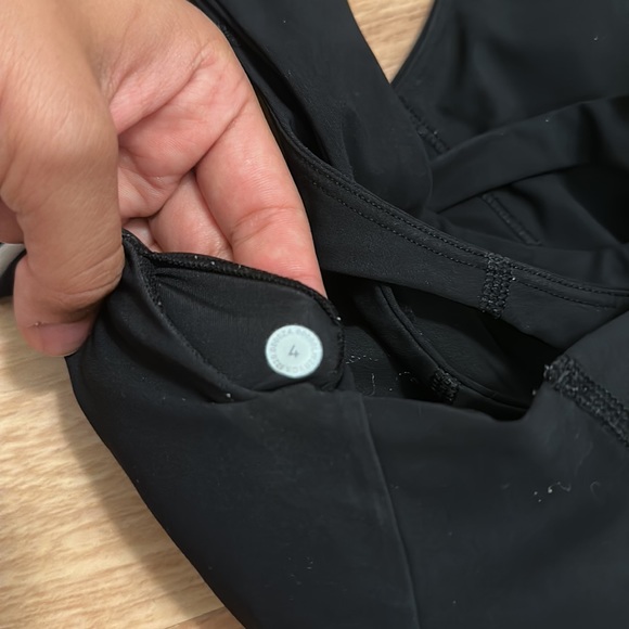 Lululemon bra Medium support Size 4 color black - Picture 3 of 3